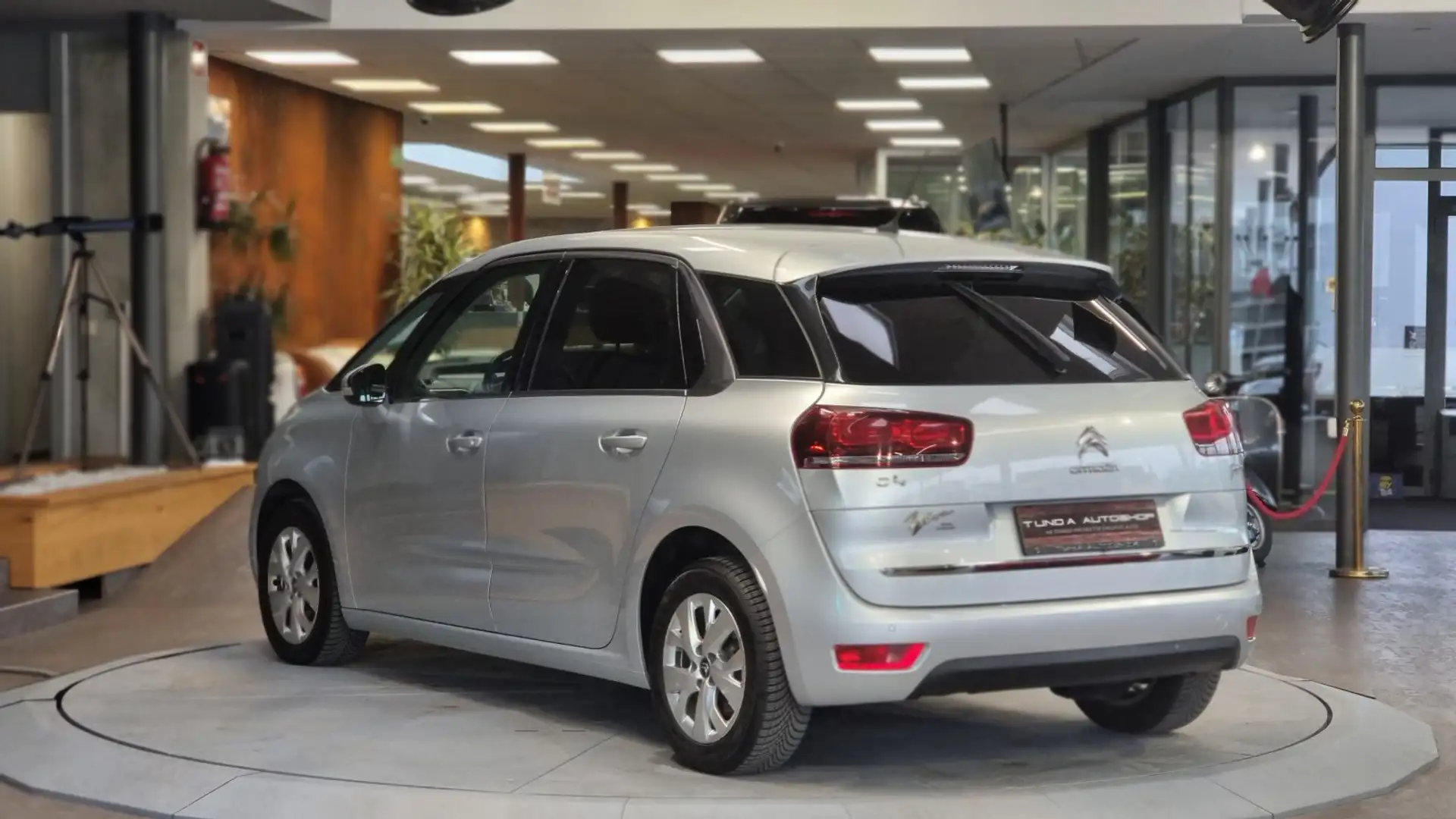 Vehicle image, number 7