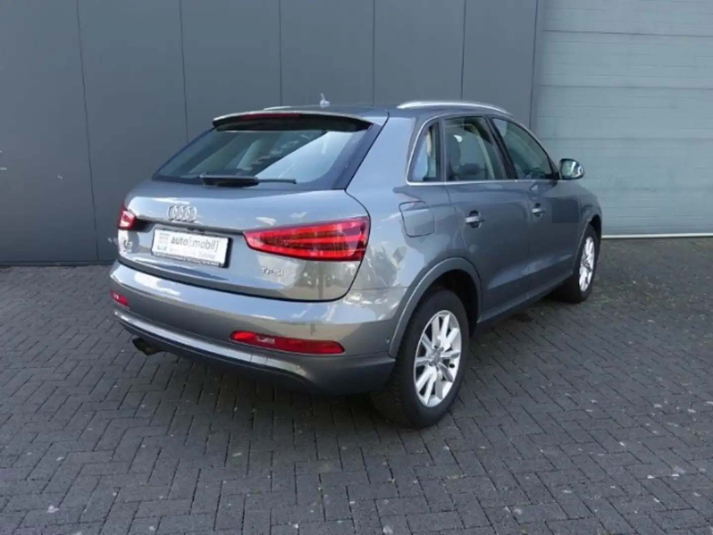 Vehicle image, number 12