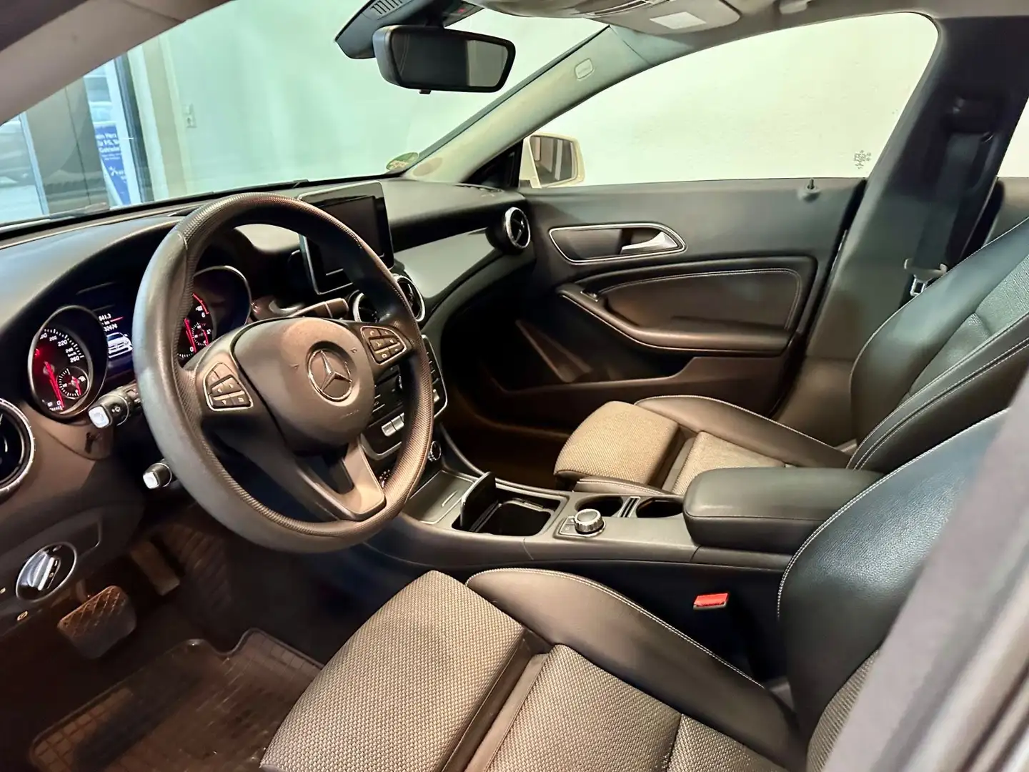Vehicle image, number 9
