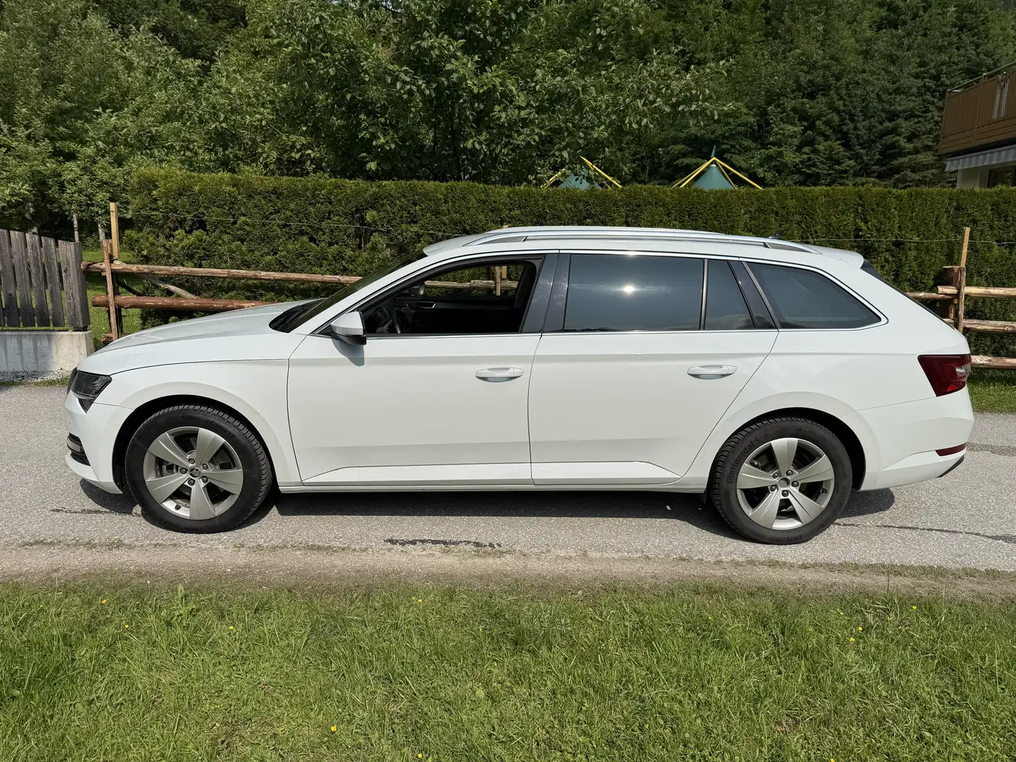 Vehicle image, number 6