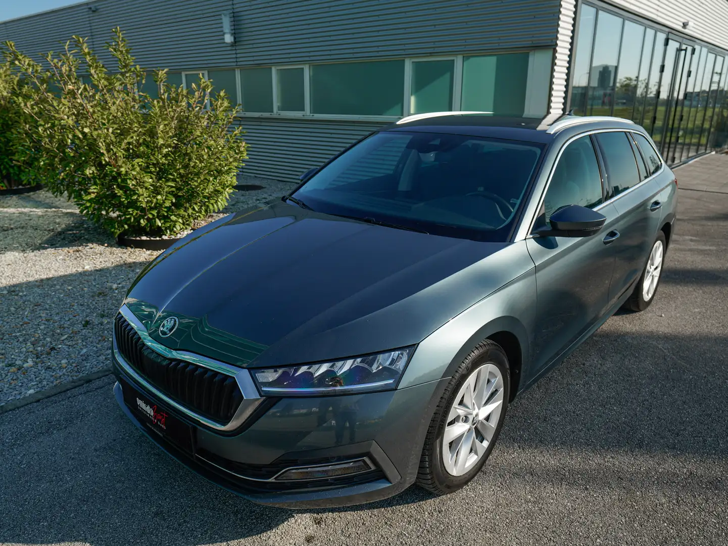 Vehicle image, number 9