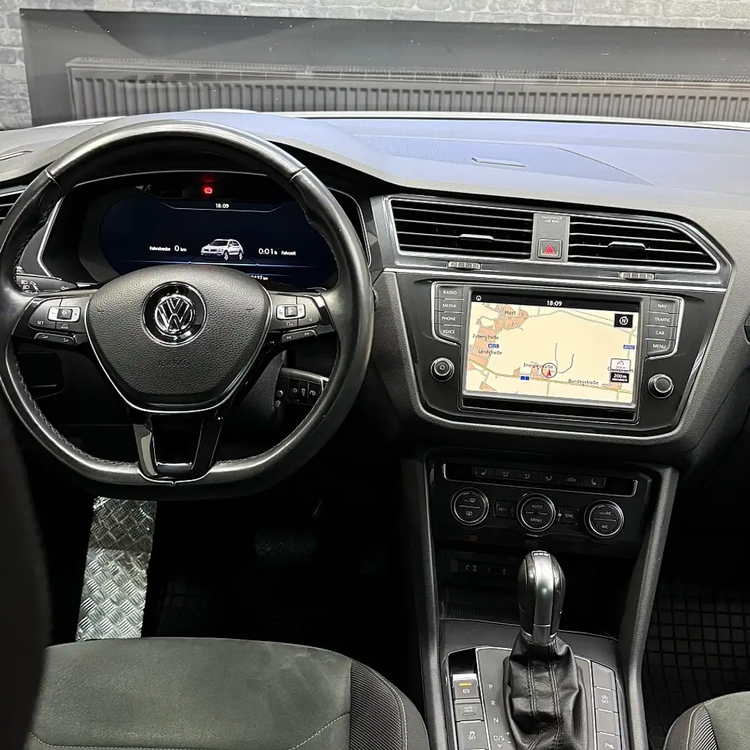 Vehicle image, number 14