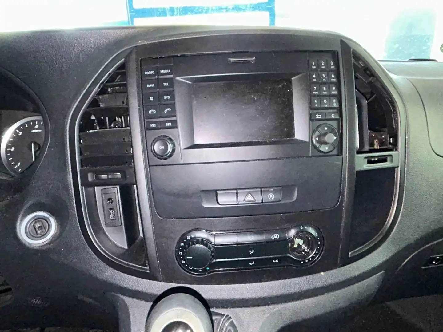 Vehicle image, number 11