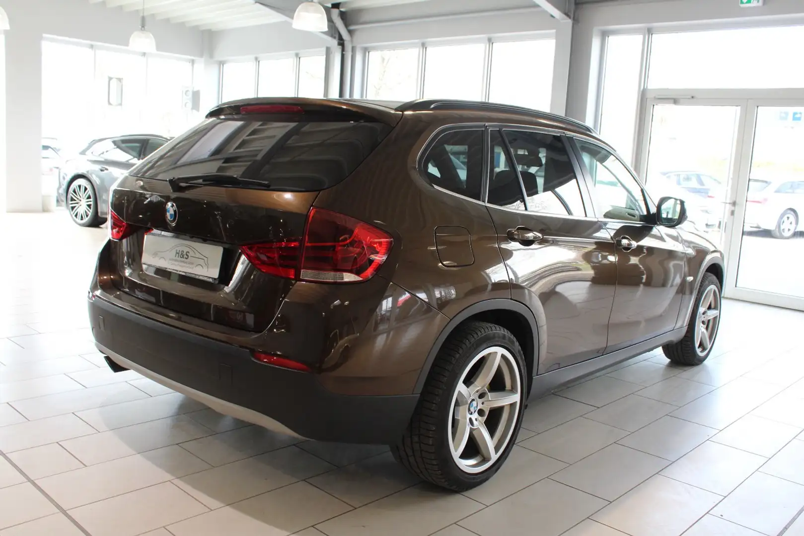Vehicle image, number 6