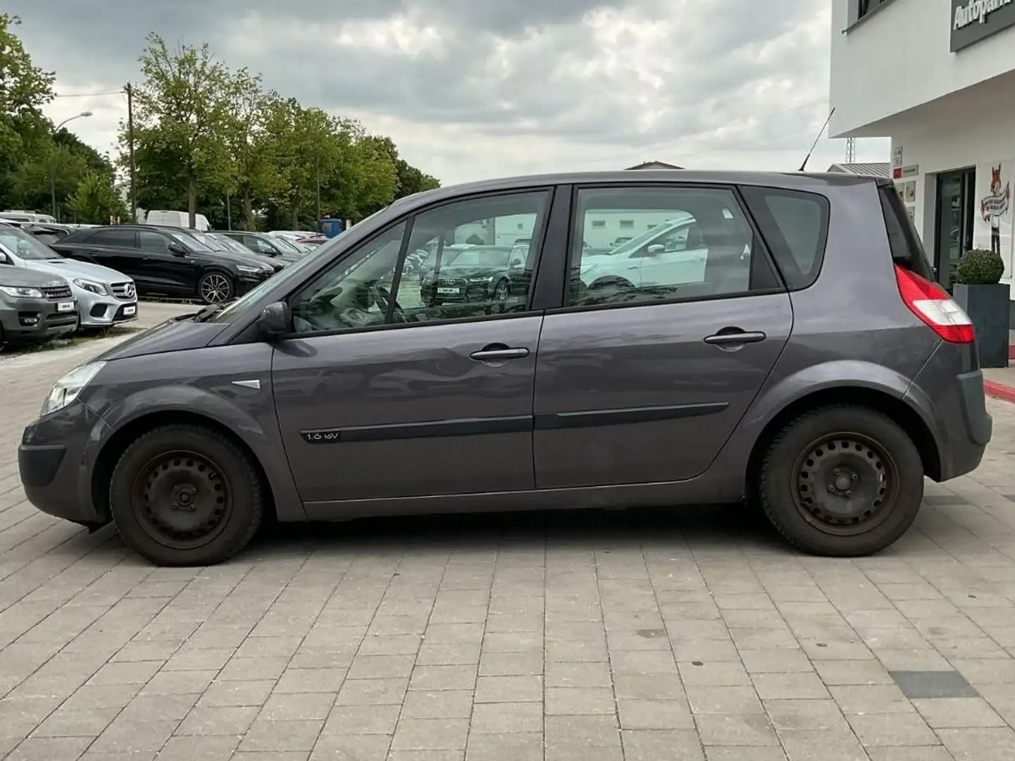 Vehicle image, number 2