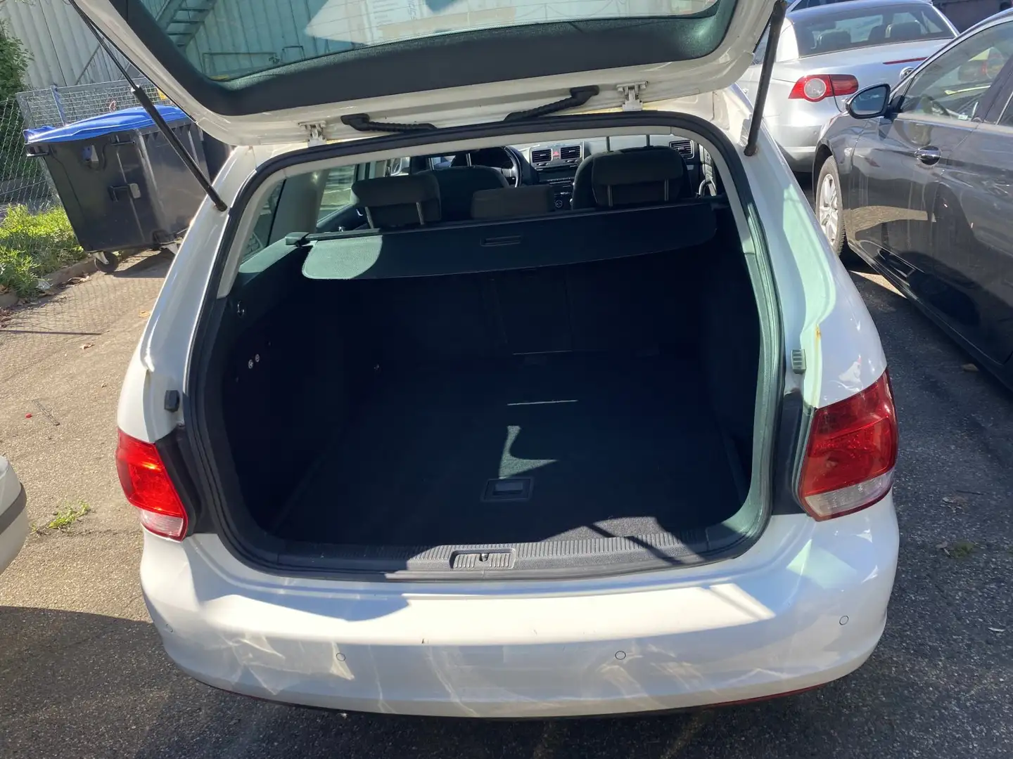 Vehicle image, number 8
