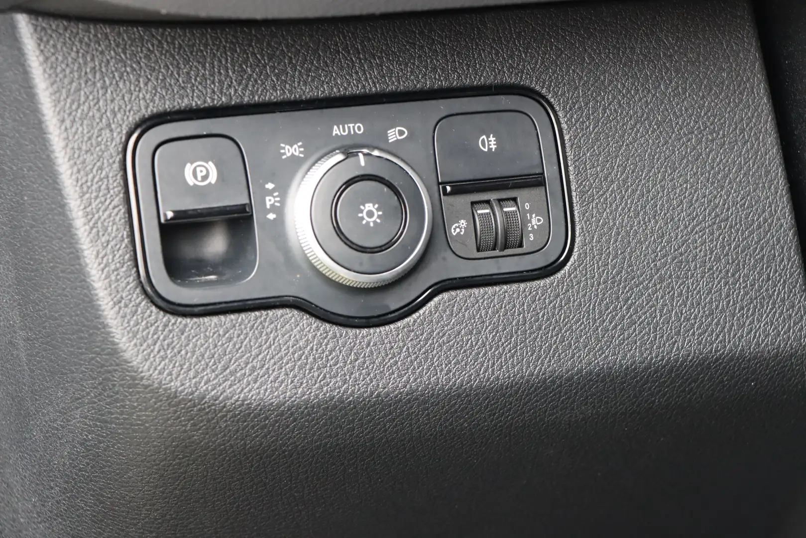 Vehicle image, number 12