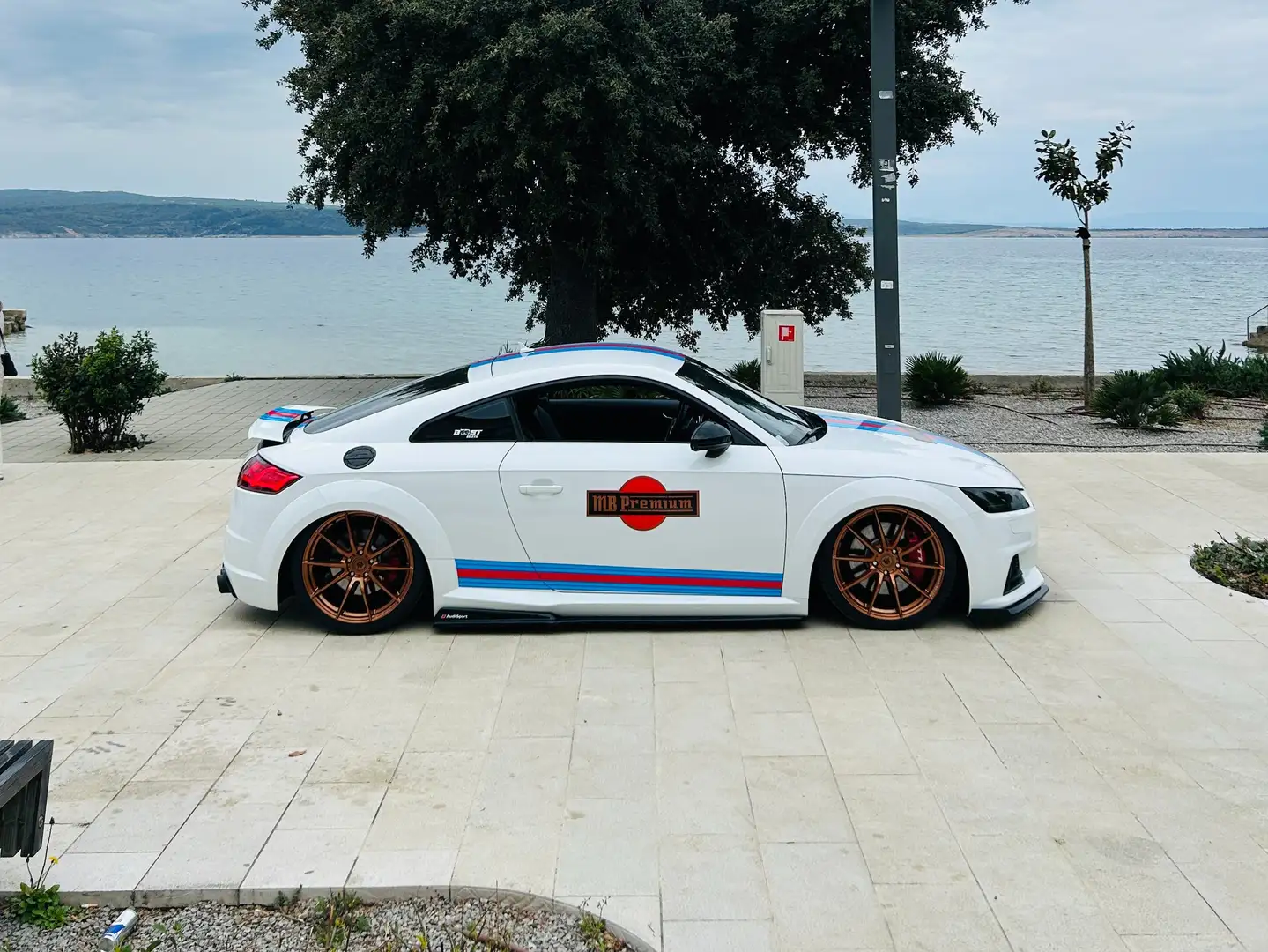 Vehicle image, number 1