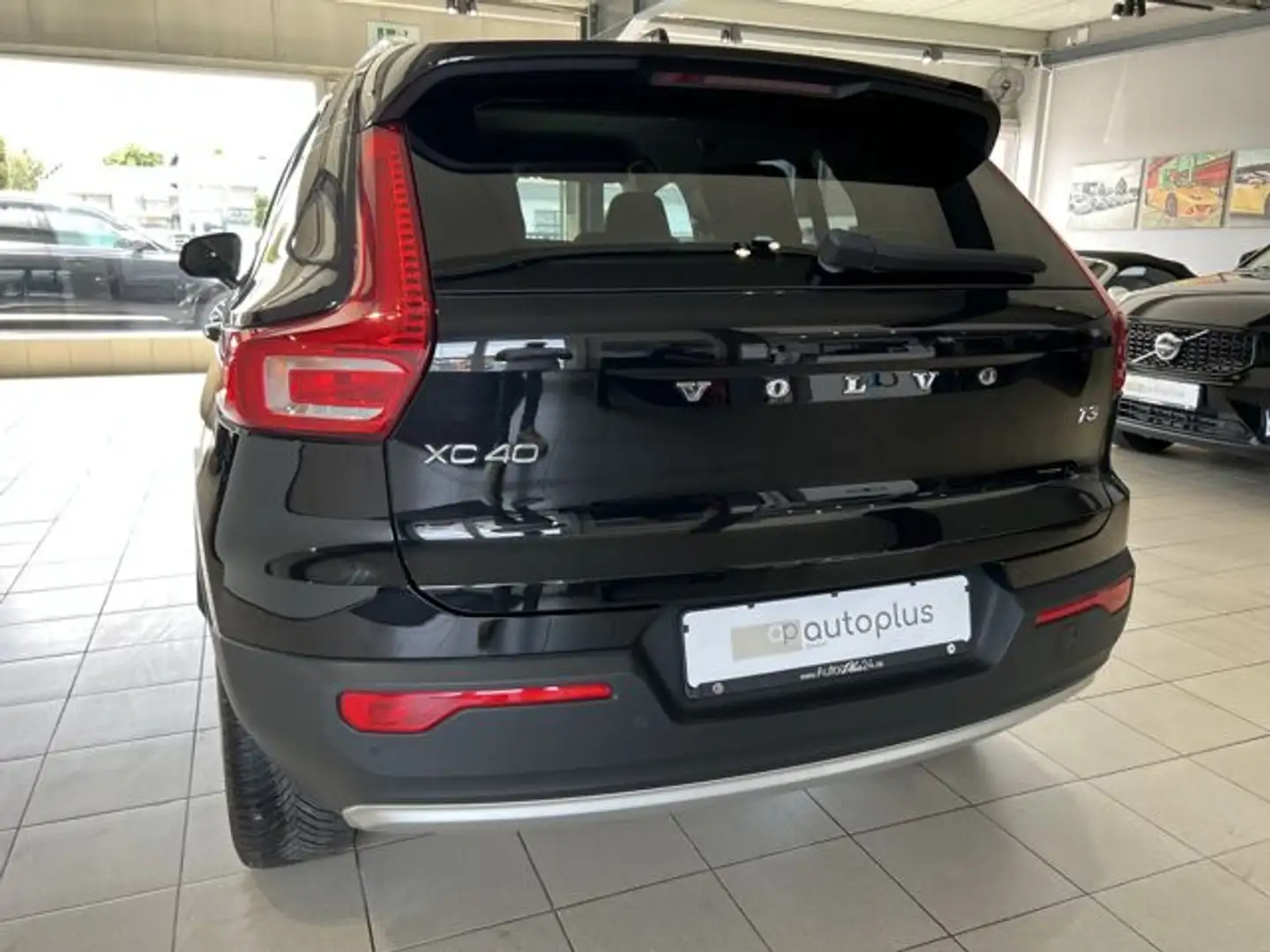 Vehicle image, number 9