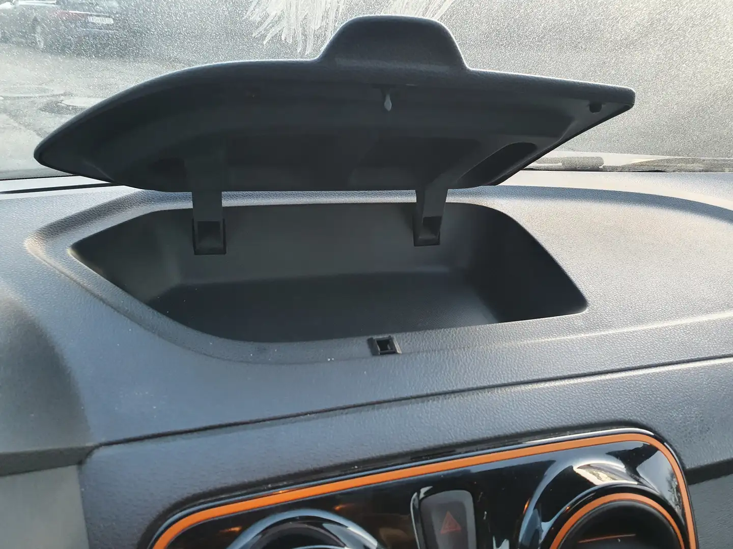 Vehicle image, number 8