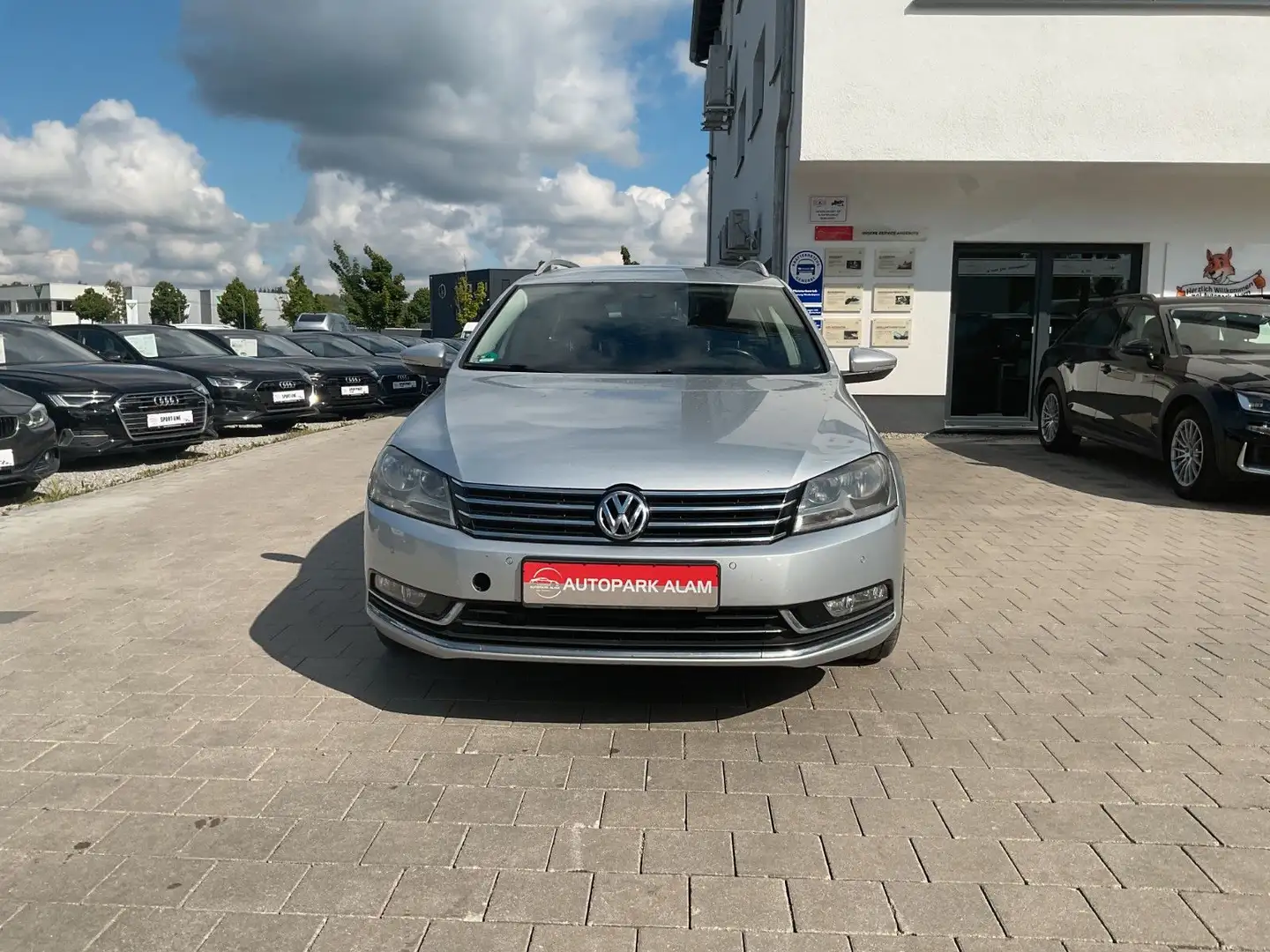 Vehicle image, number 8
