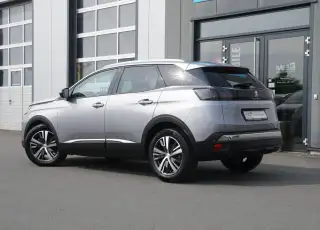 Vehicle image thumbnail, number 4