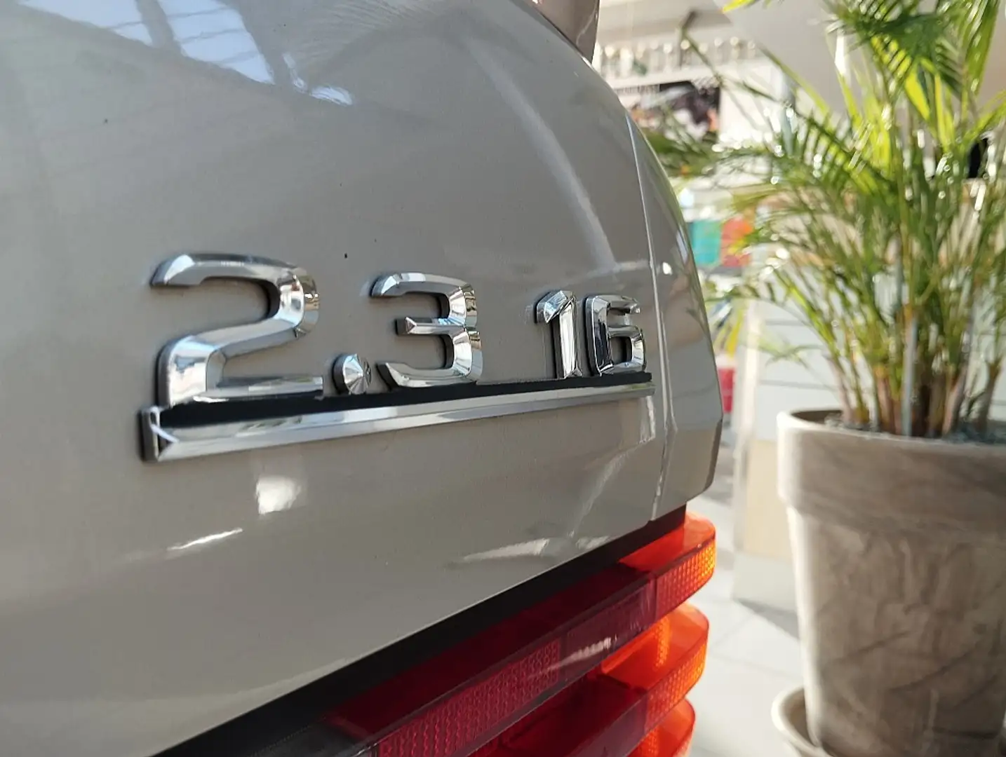 Vehicle image, number 9