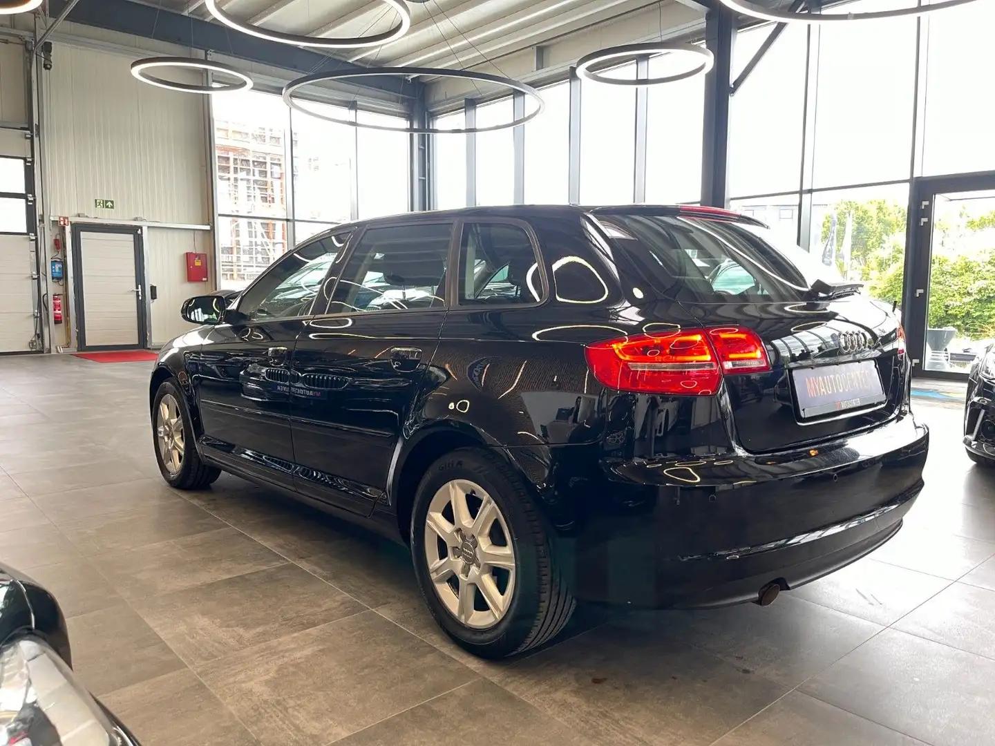 Vehicle image, number 4