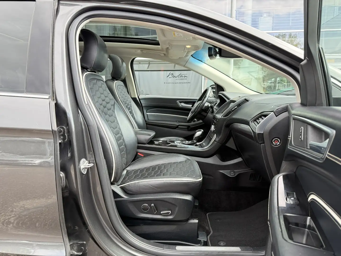Vehicle image, number 9