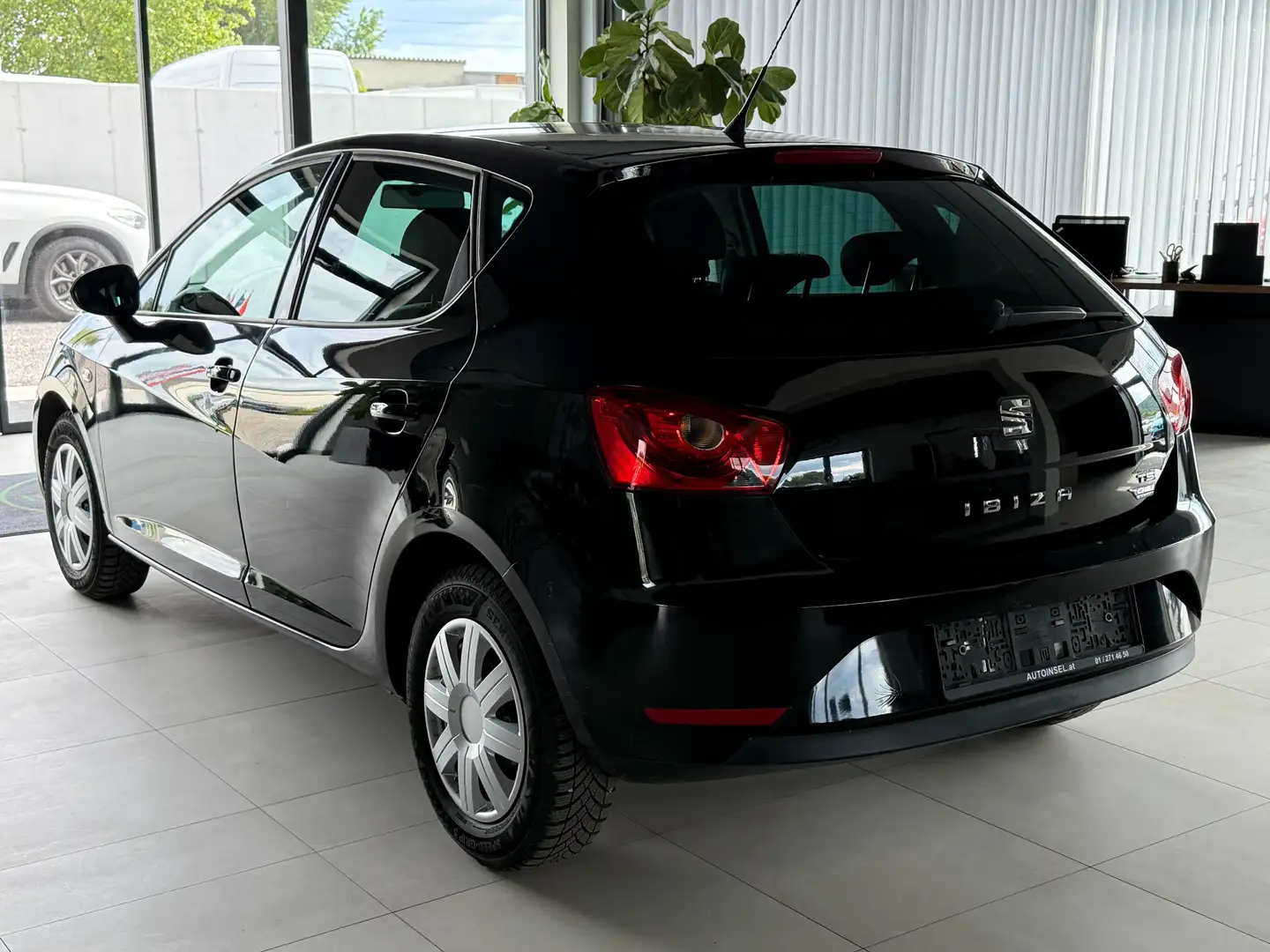 Vehicle image, number 4