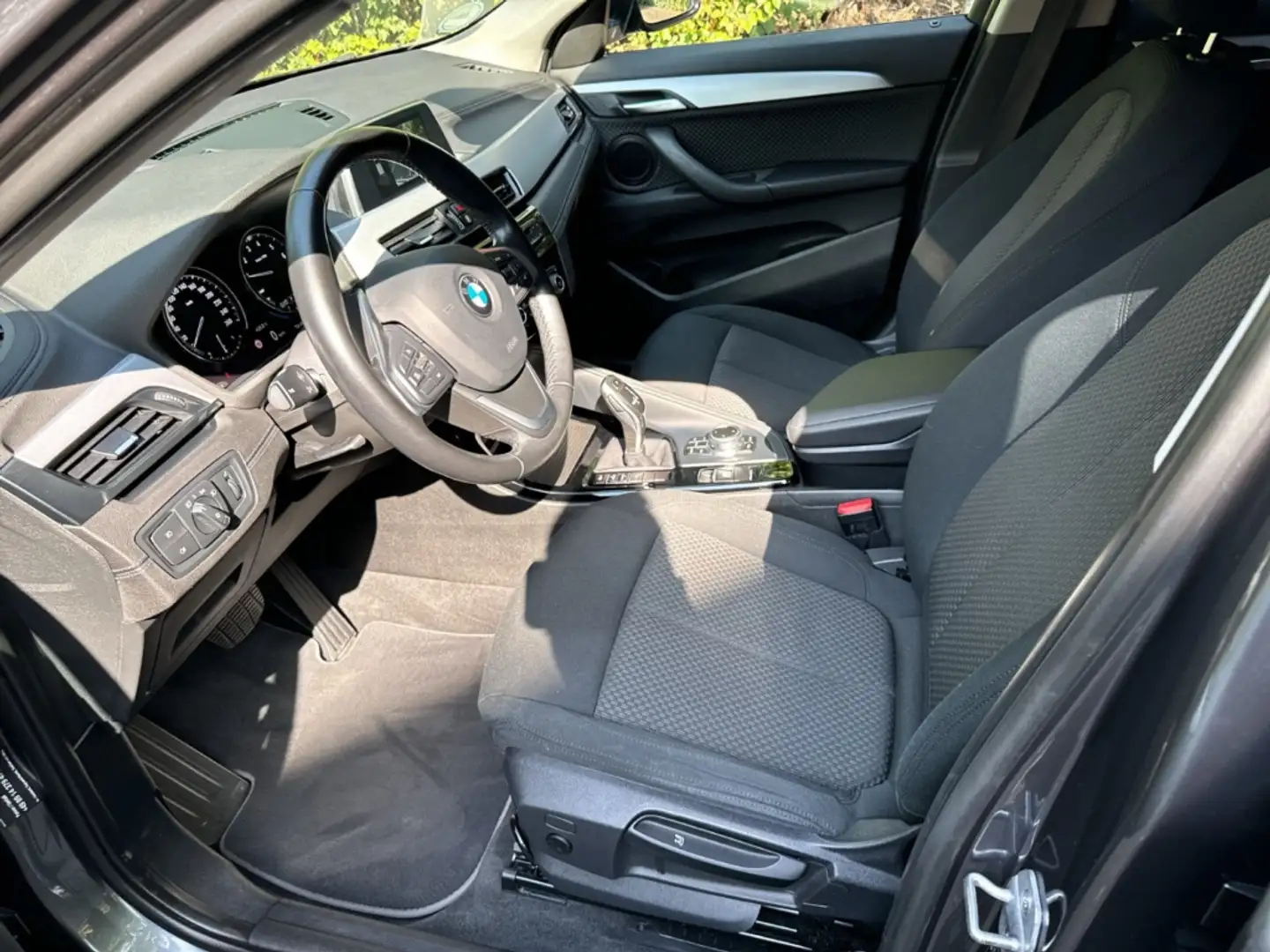 Vehicle image, number 12