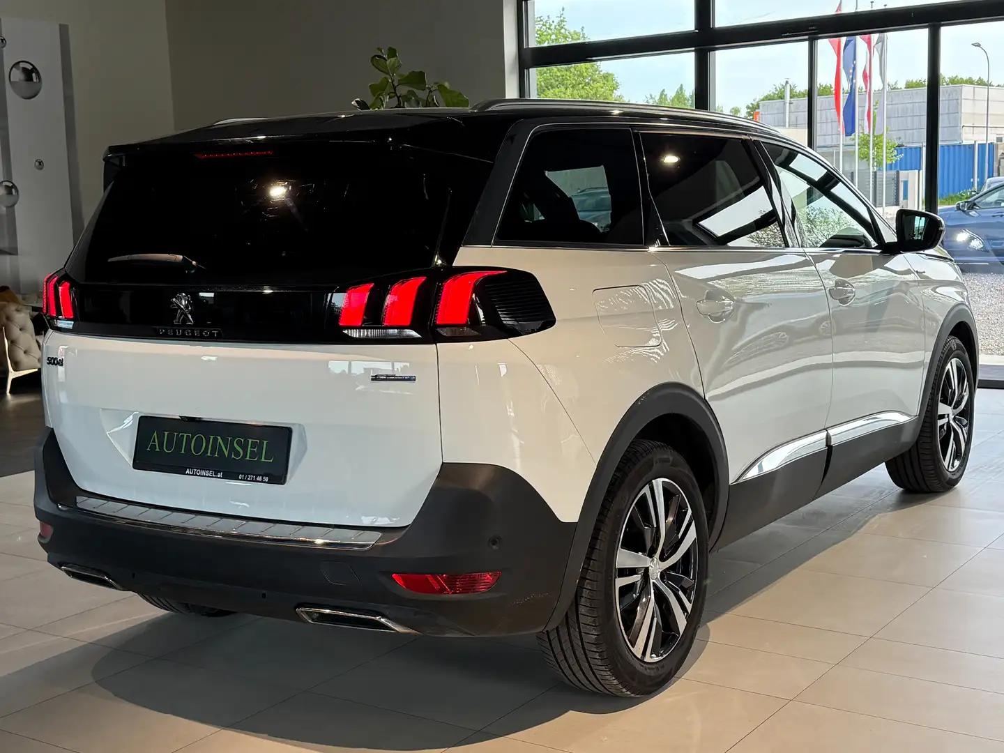 Vehicle image, number 4