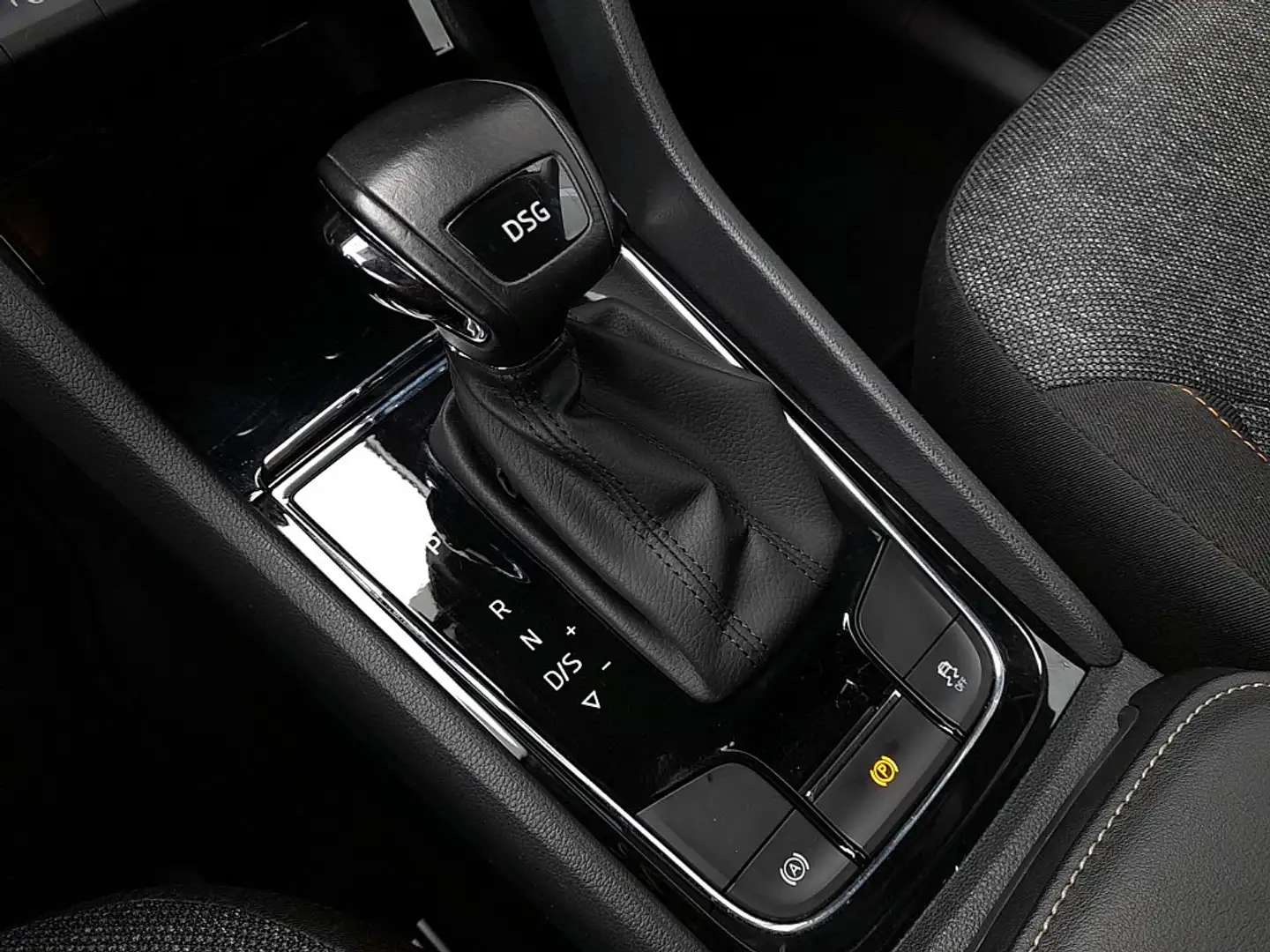 Vehicle image, number 8