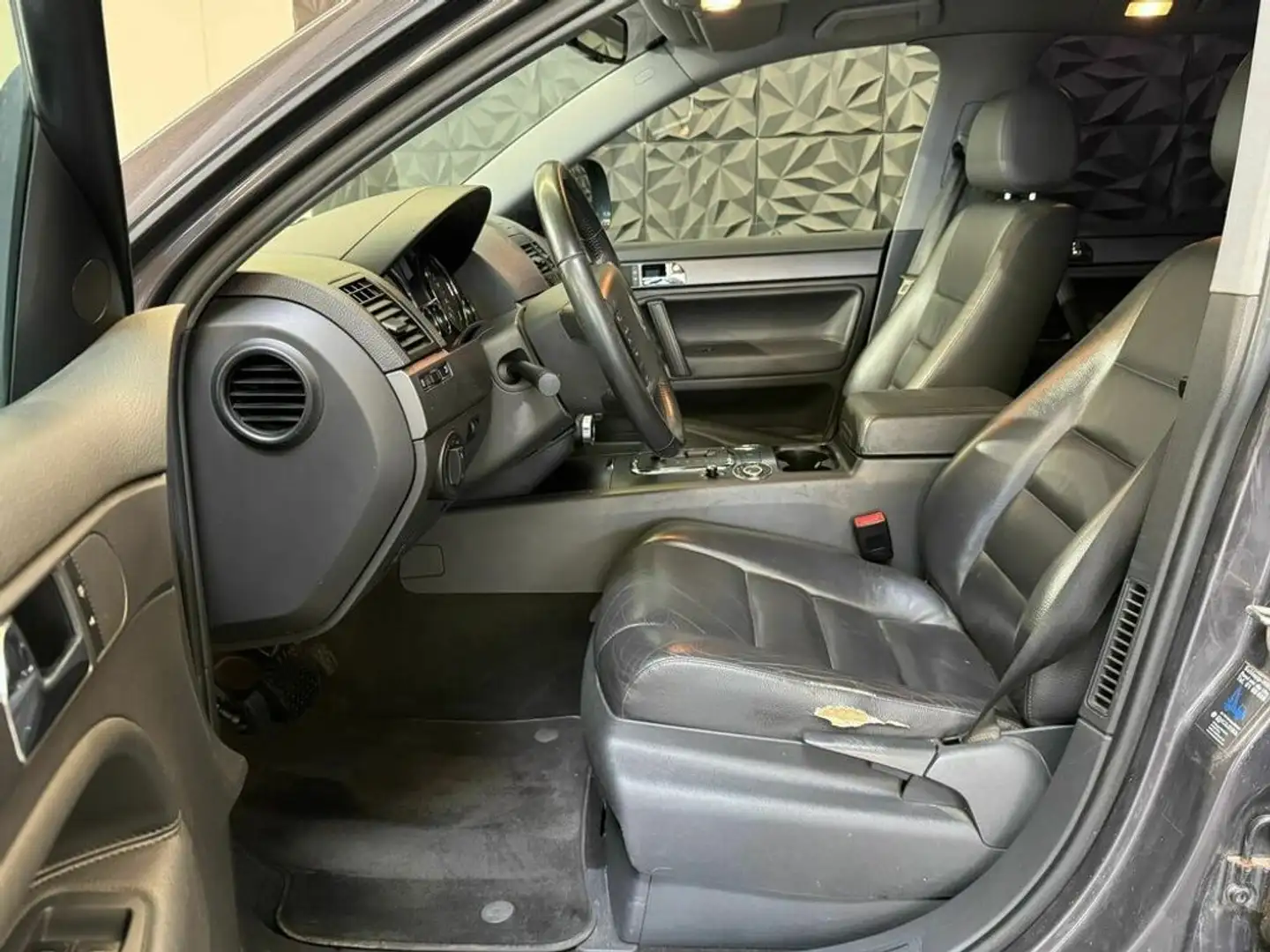 Vehicle image, number 10