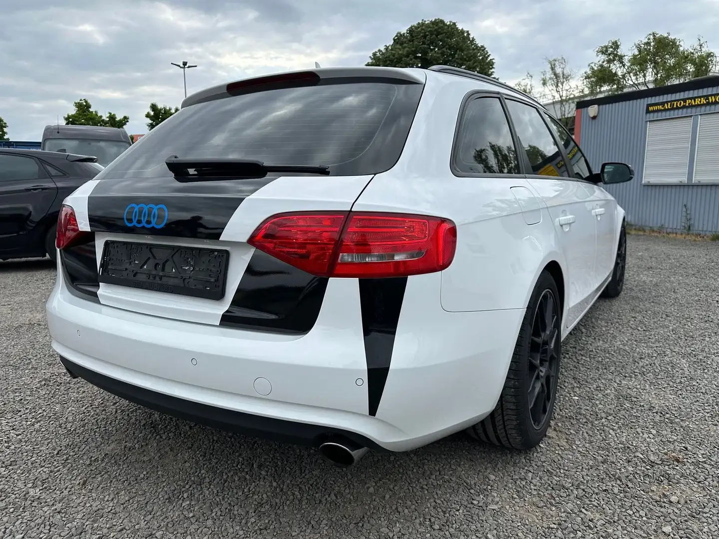 Vehicle image, number 9