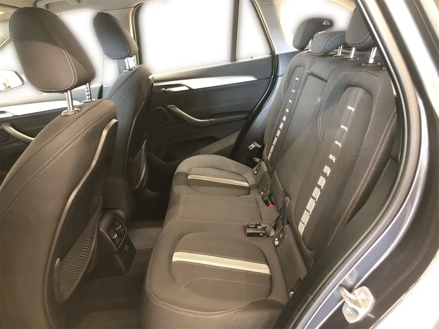 Vehicle image, number 6