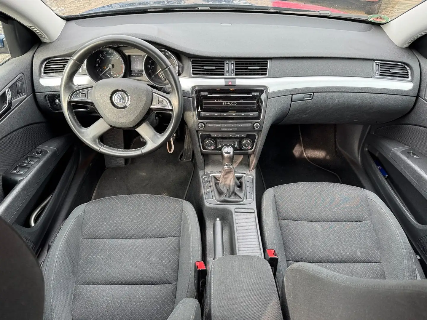 Vehicle image, number 5