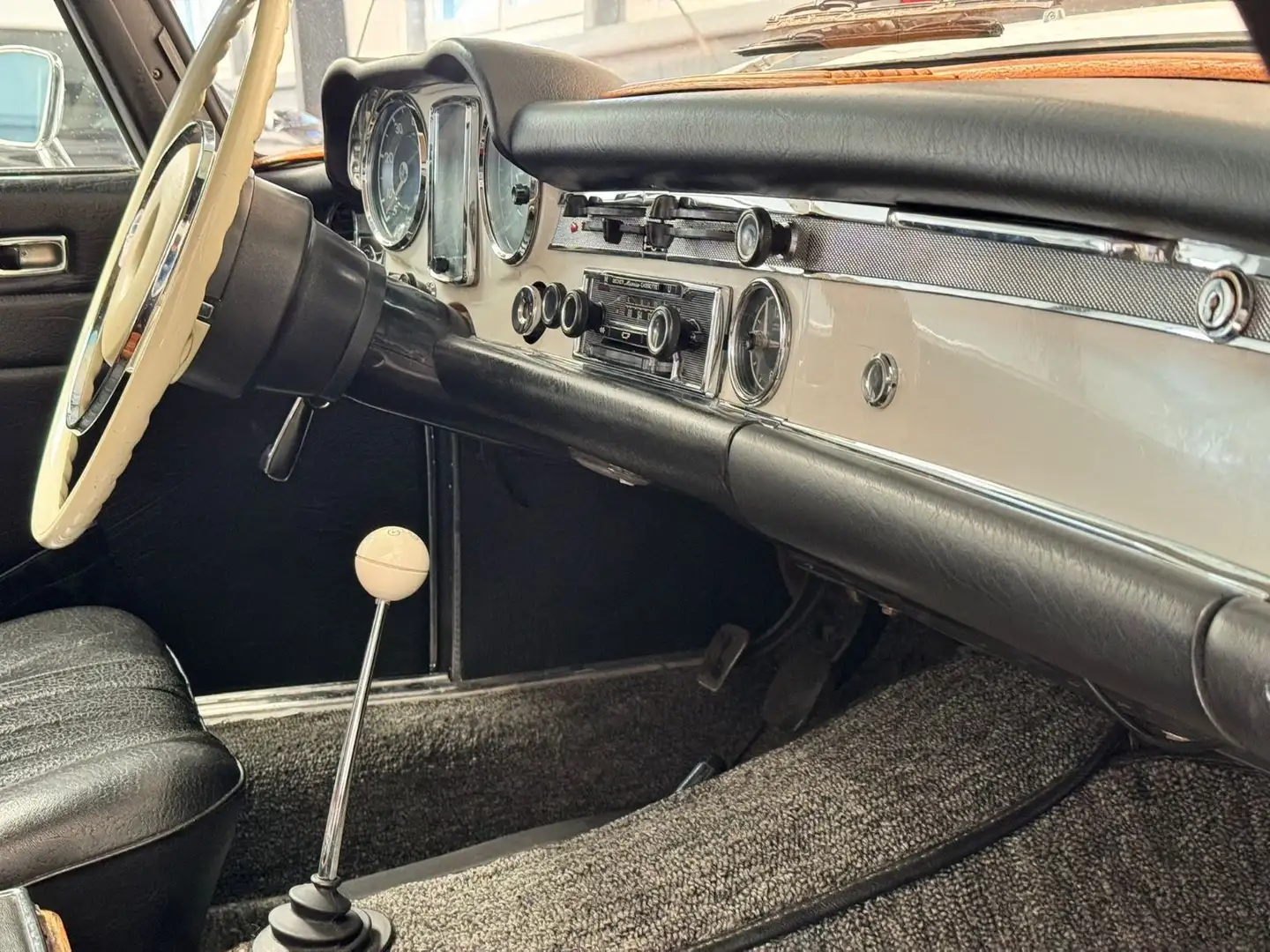 Vehicle image, number 11
