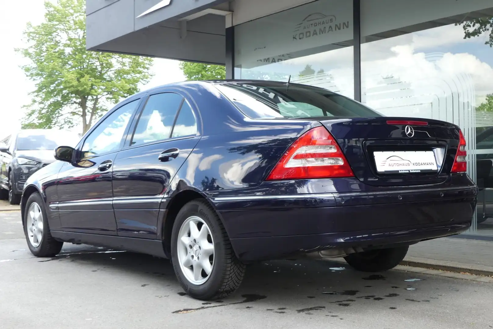 Vehicle image, number 8