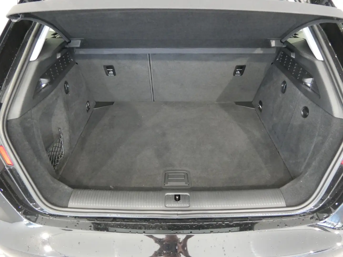 Vehicle image, number 16