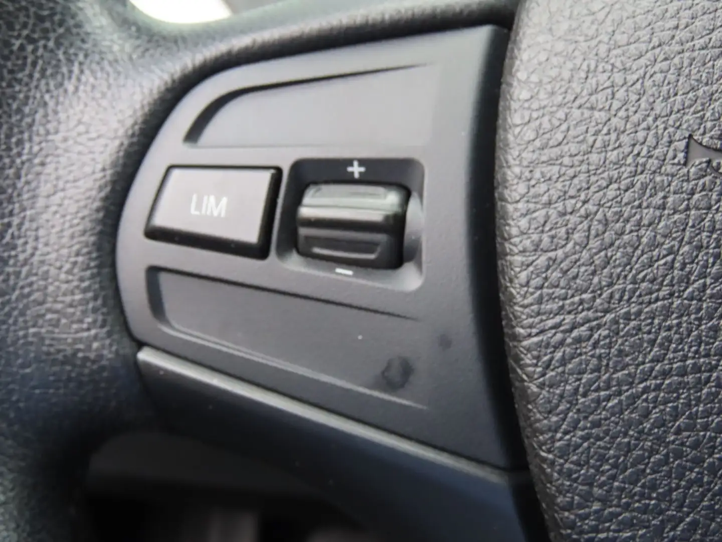Vehicle image, number 13