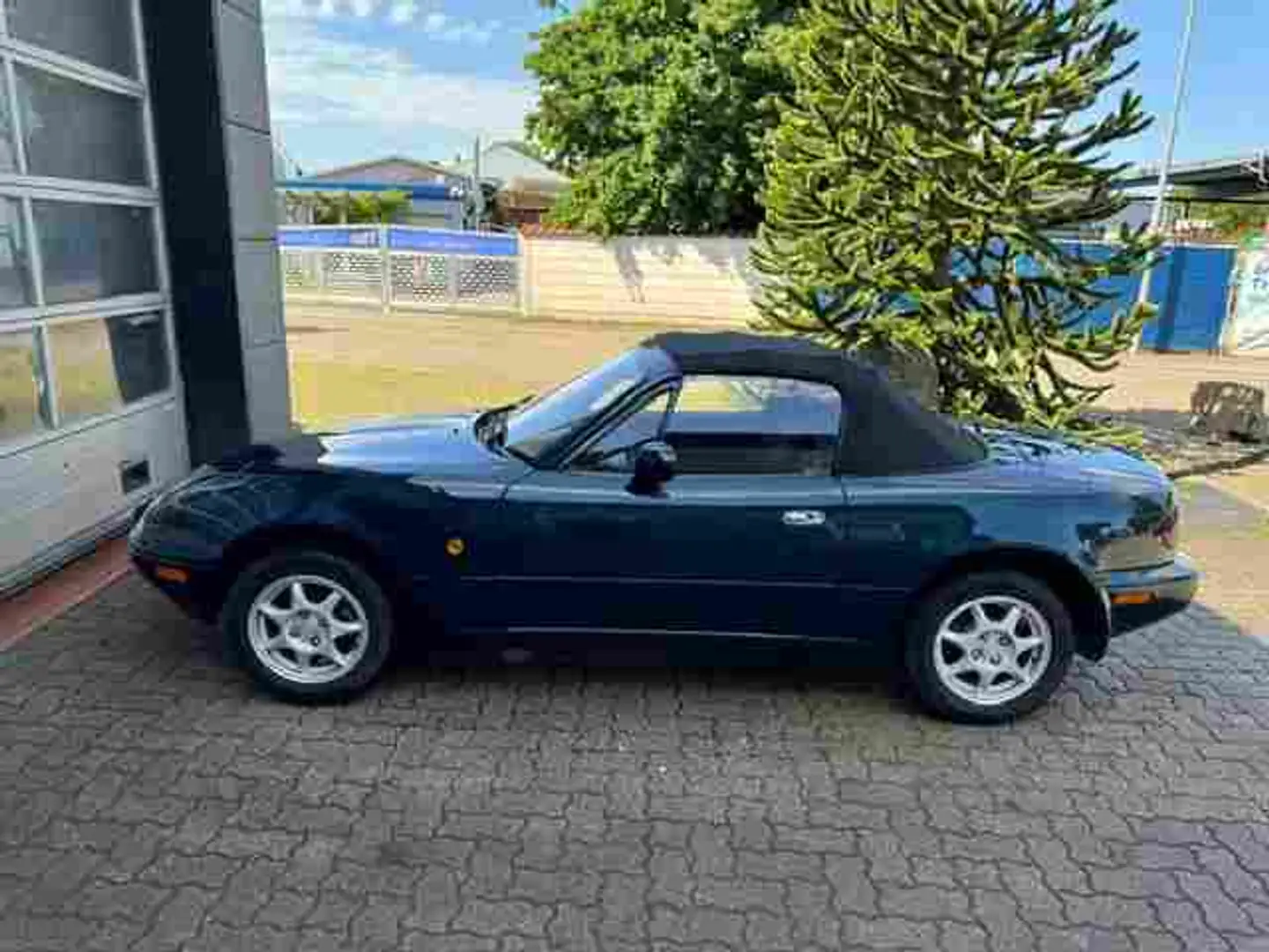 Vehicle image, number 2