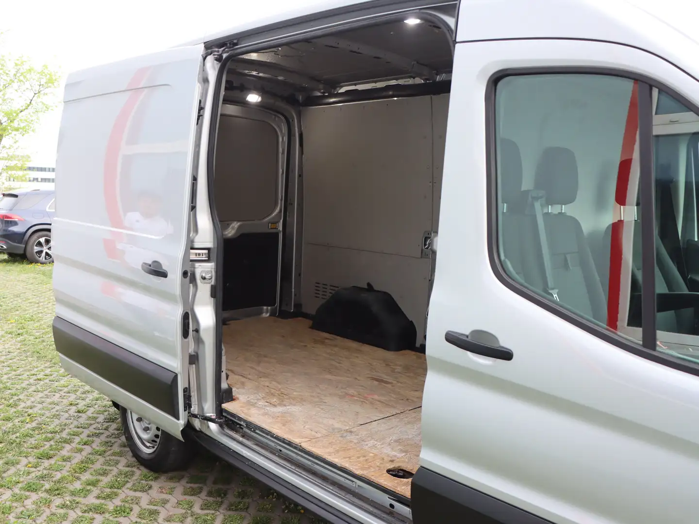 Vehicle image, number 9