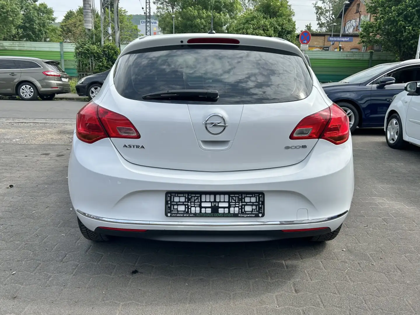 Vehicle image, number 5