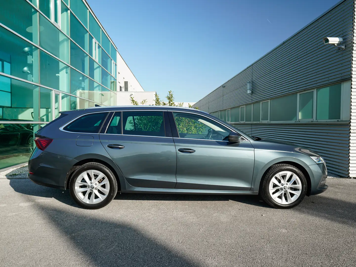 Vehicle image, number 4