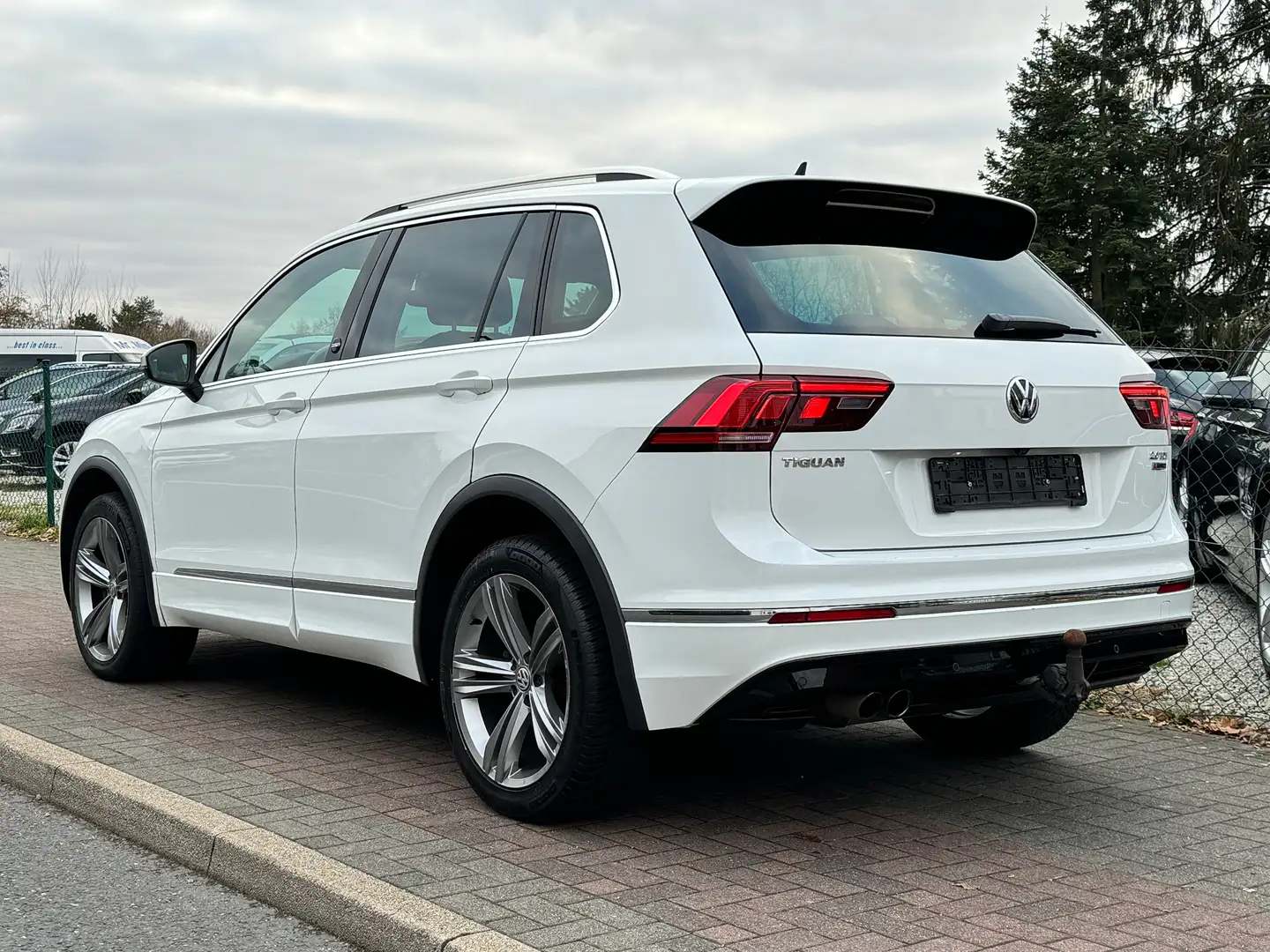 Vehicle image, number 13