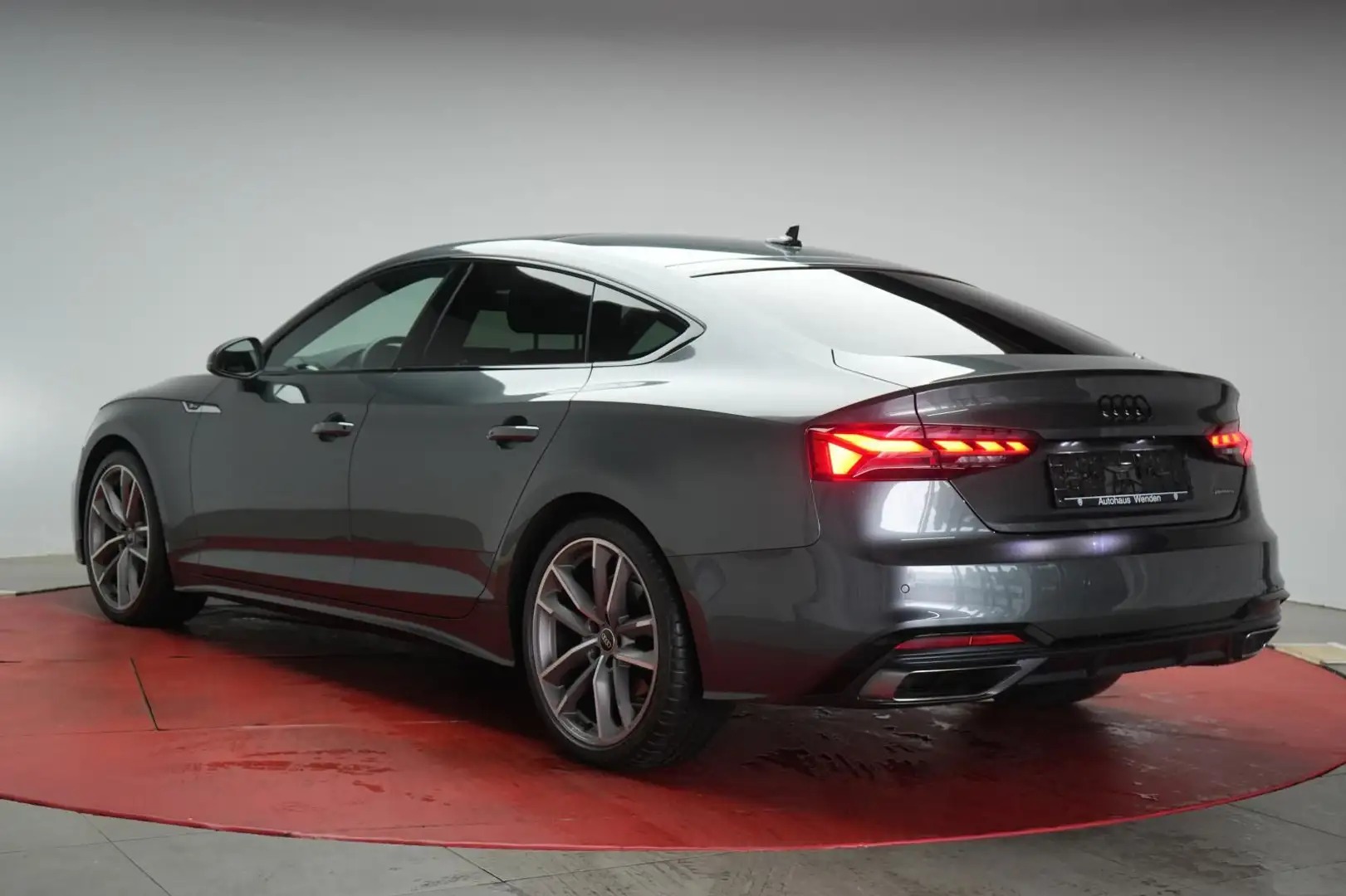 Vehicle image, number 4