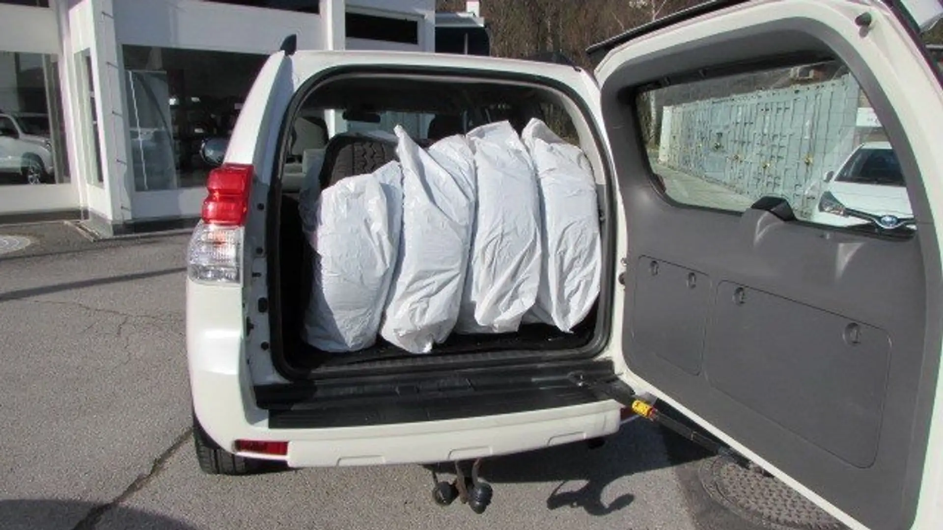 Vehicle image, number 9