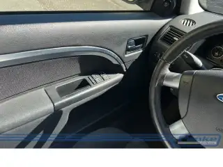 Vehicle image thumbnail, number 8