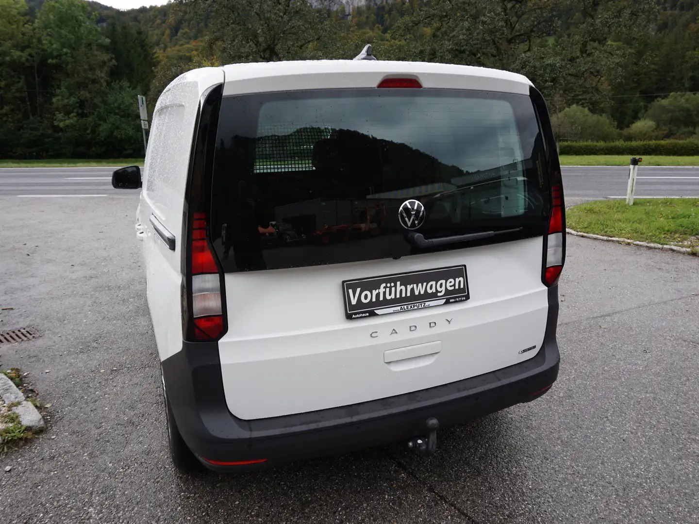 Vehicle image, number 4