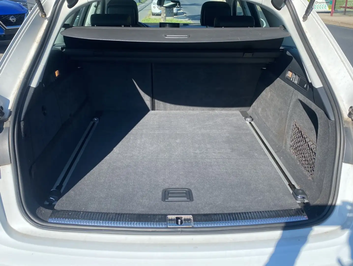 Vehicle image, number 8