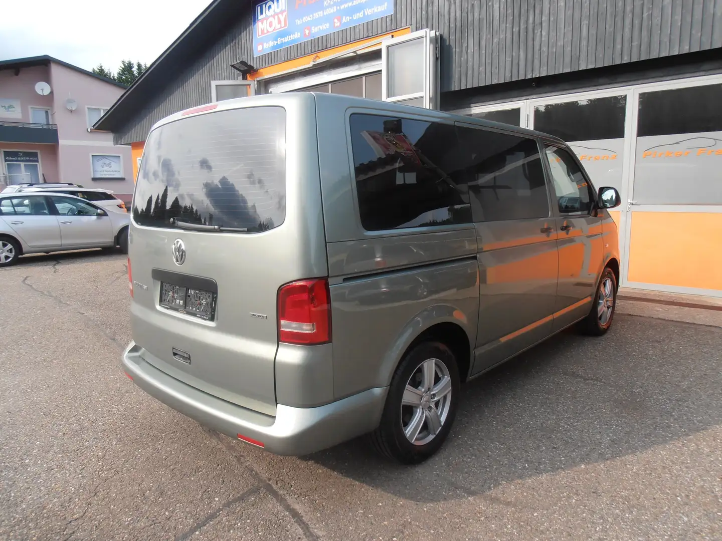 Vehicle image, number 12