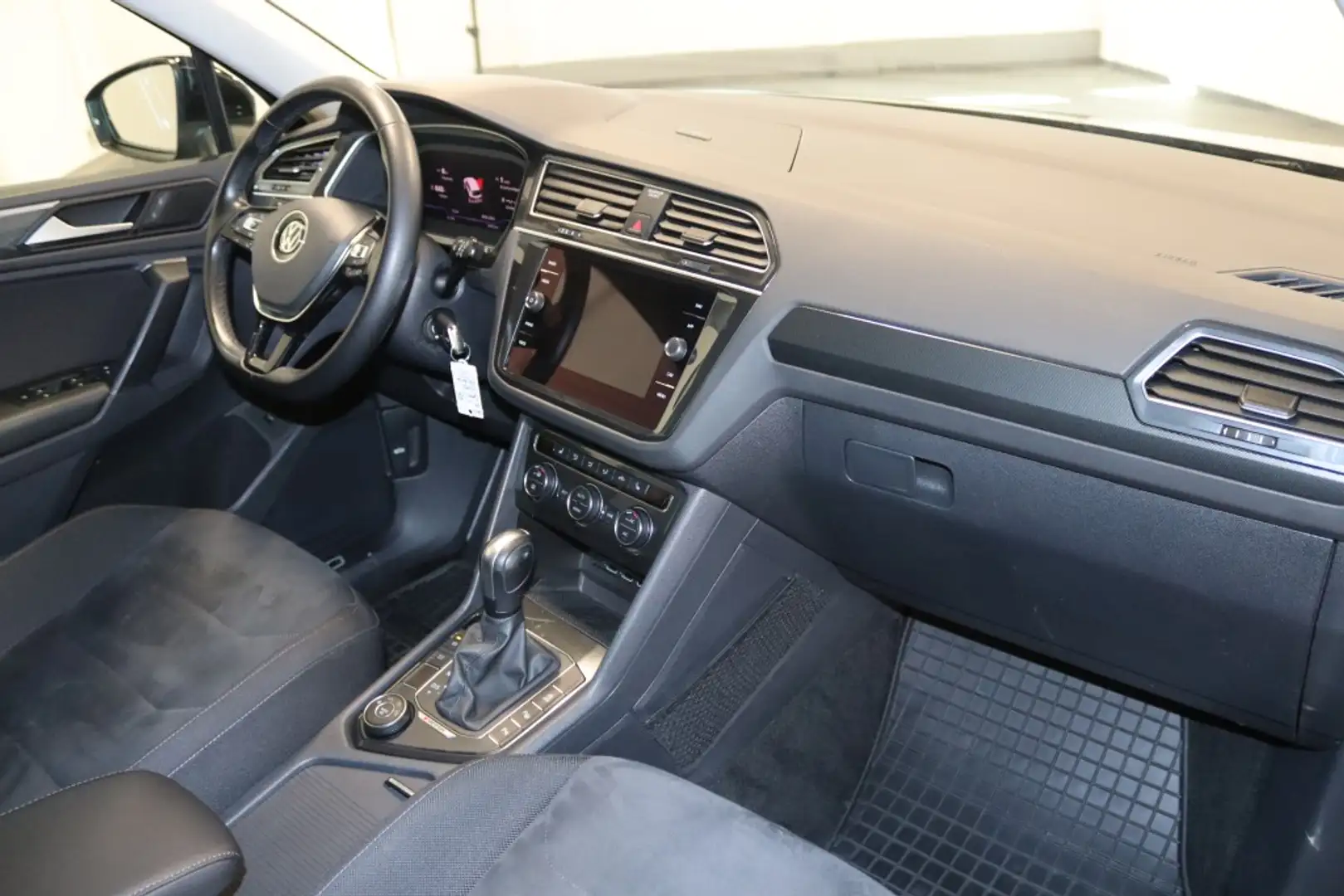 Vehicle image, number 9