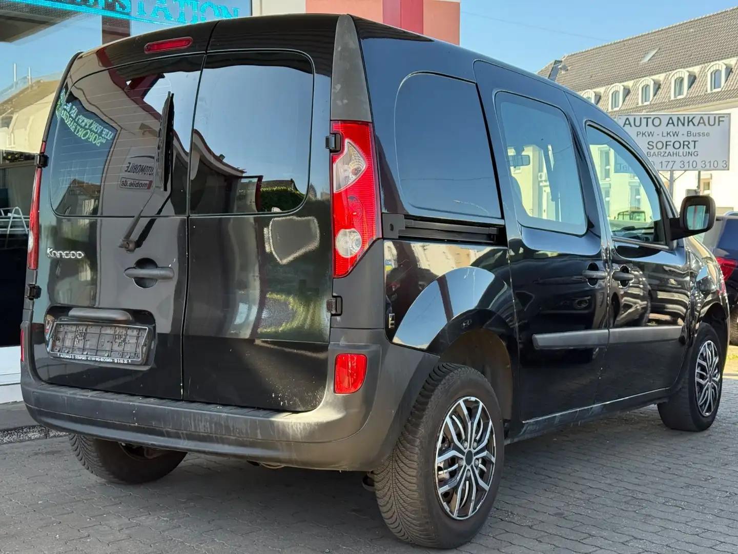 Vehicle image, number 4