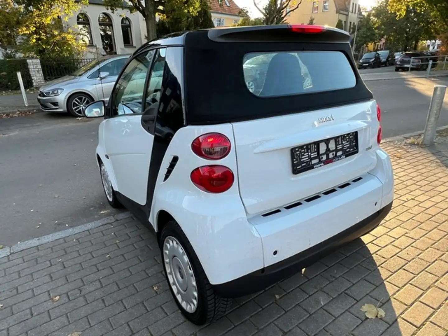 Vehicle image, number 12