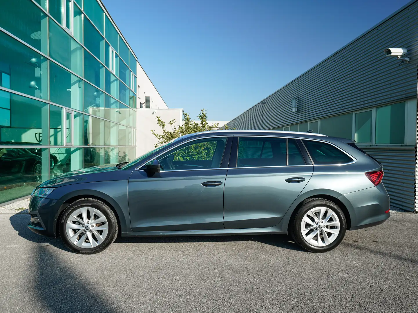 Vehicle image, number 3