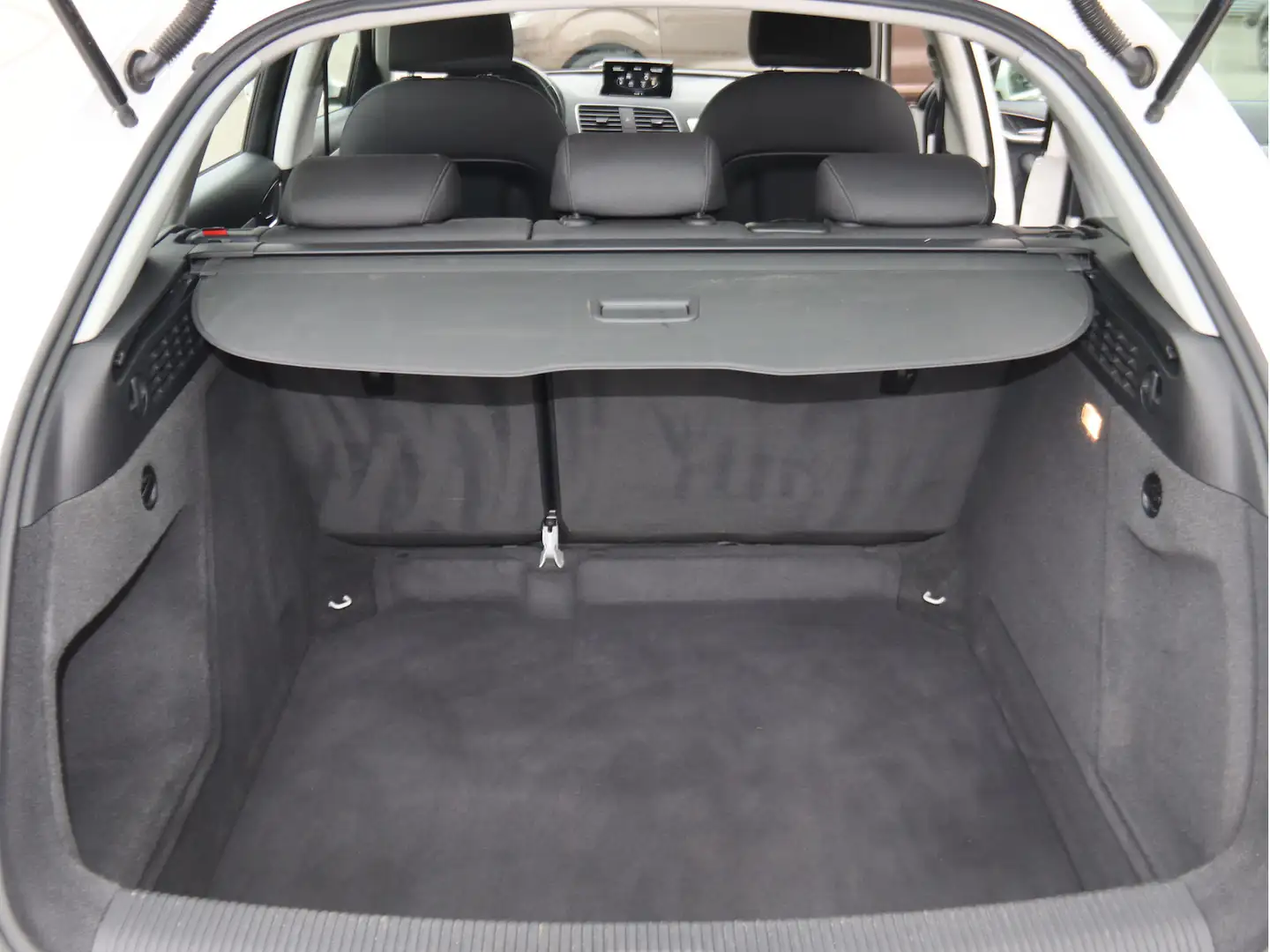 Vehicle image, number 9