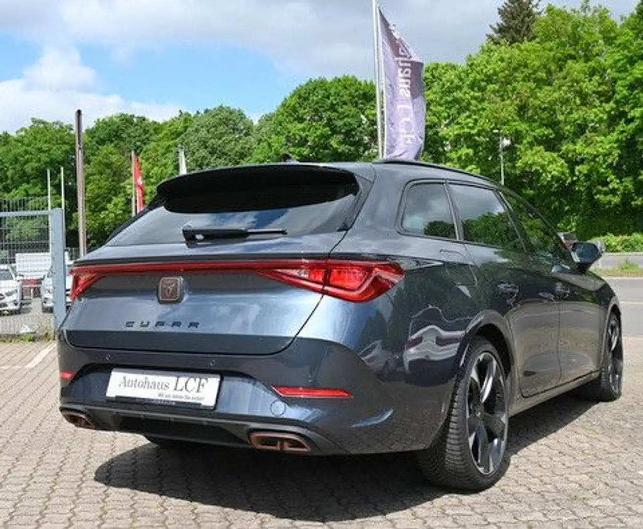 Vehicle image, number 8