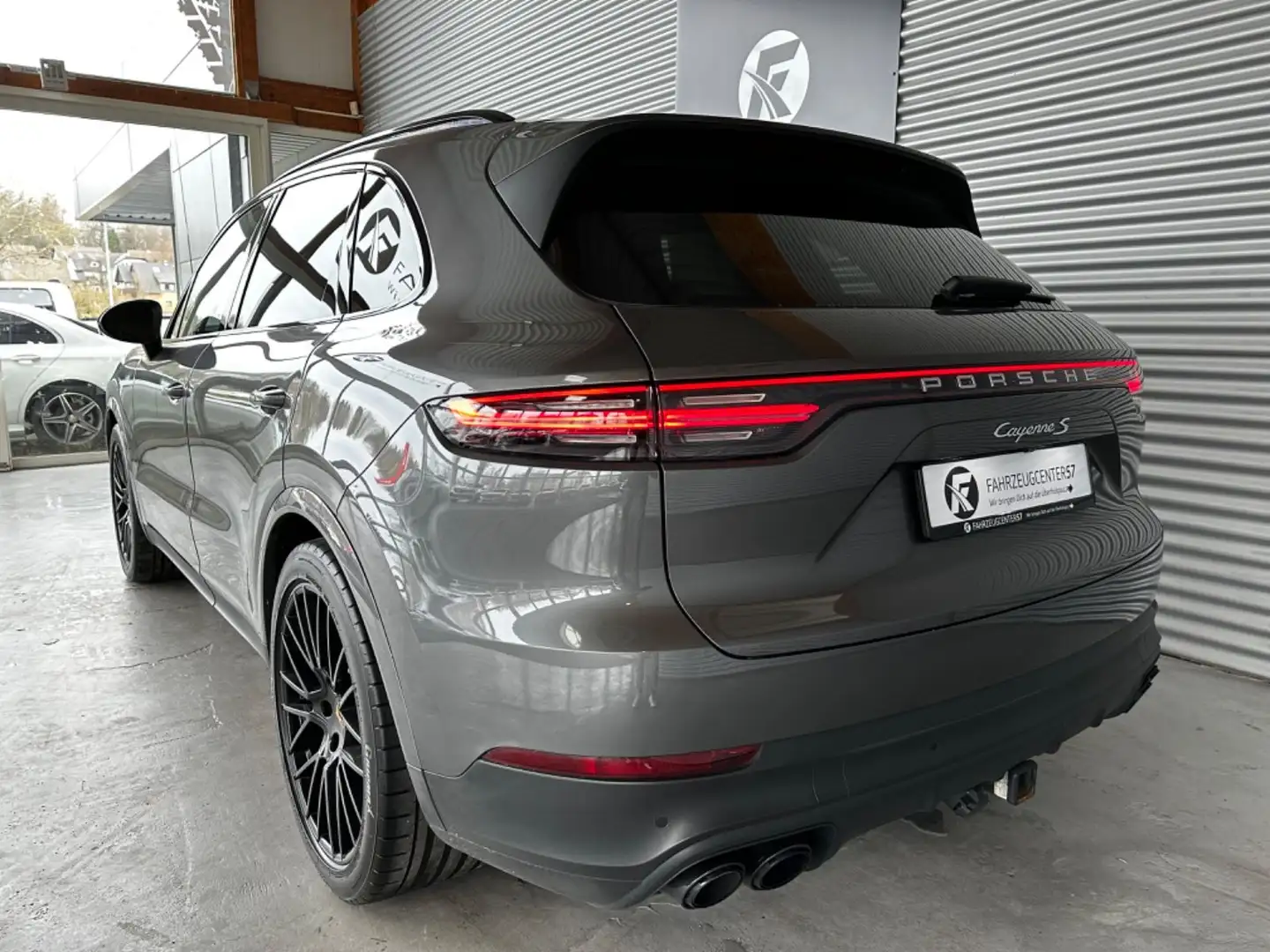Vehicle image, number 9