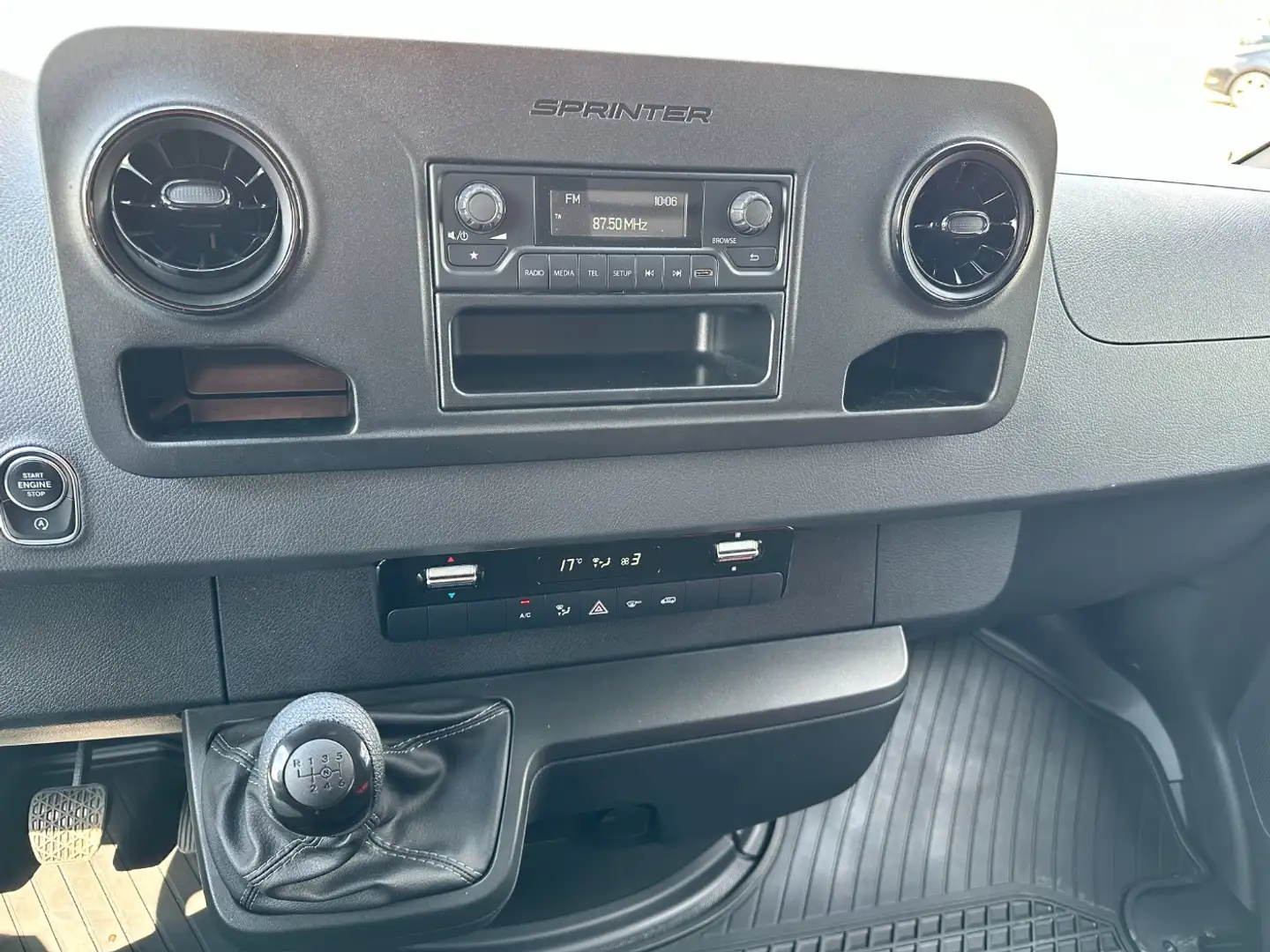 Vehicle image, number 9